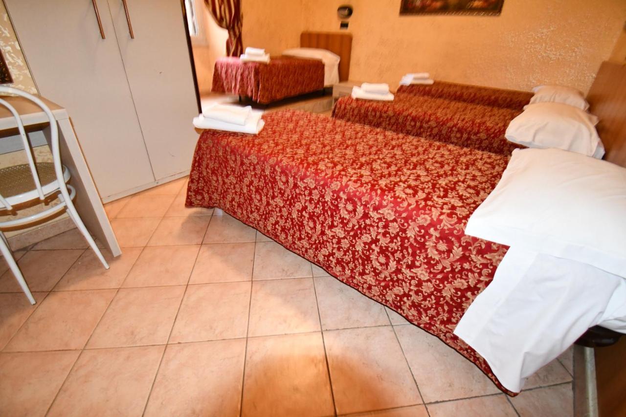 Hotel Ferrarese Rome Exterior photo