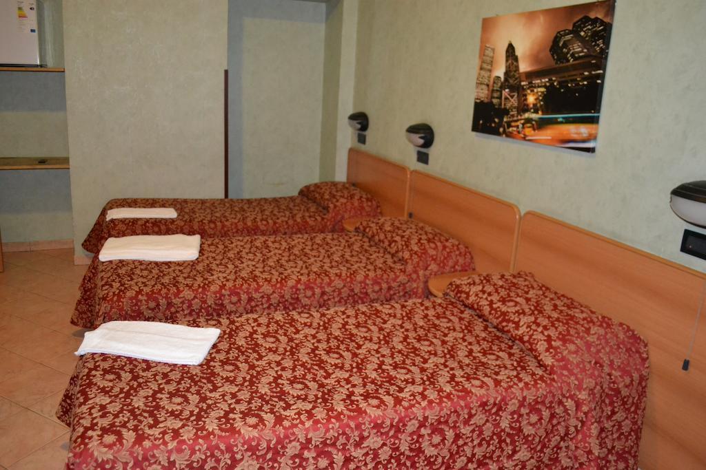 Hotel Ferrarese Rome Exterior photo