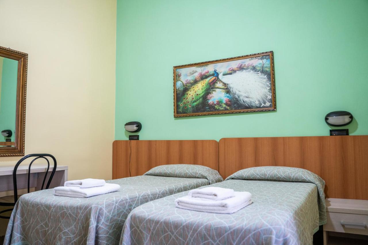 Hotel Ferrarese Rome Exterior photo