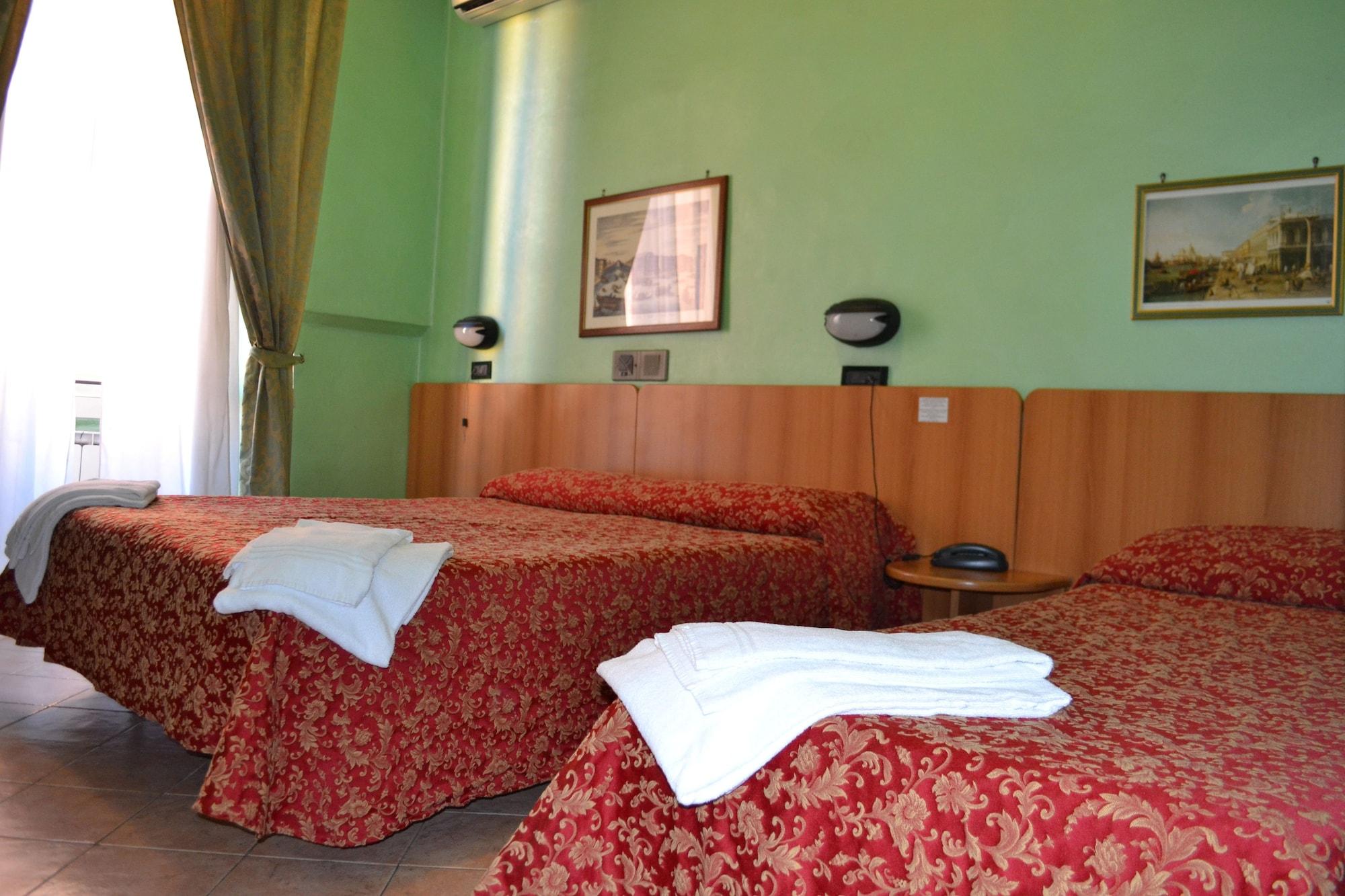 Hotel Ferrarese Rome Exterior photo