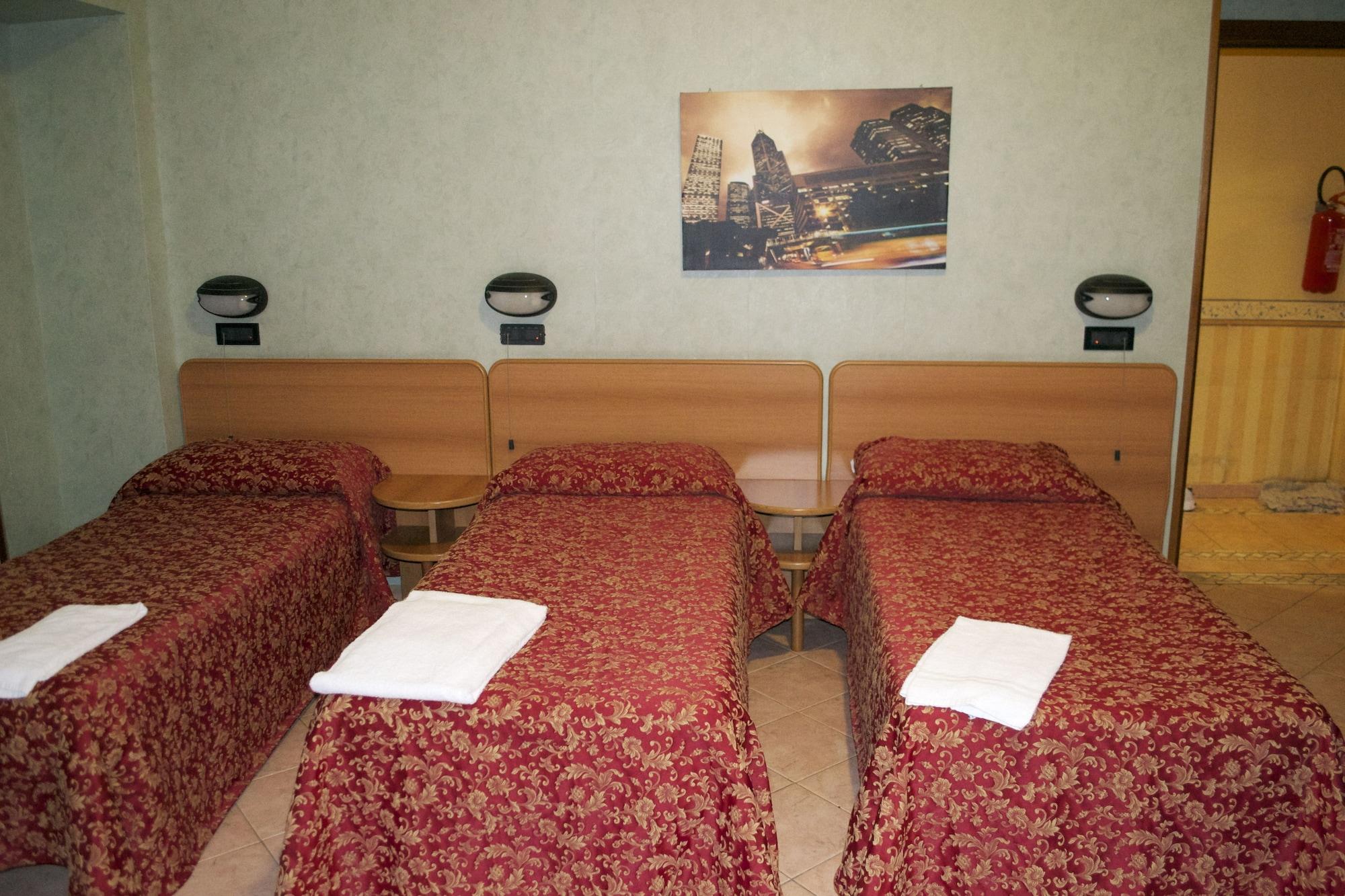 Hotel Ferrarese Rome Exterior photo