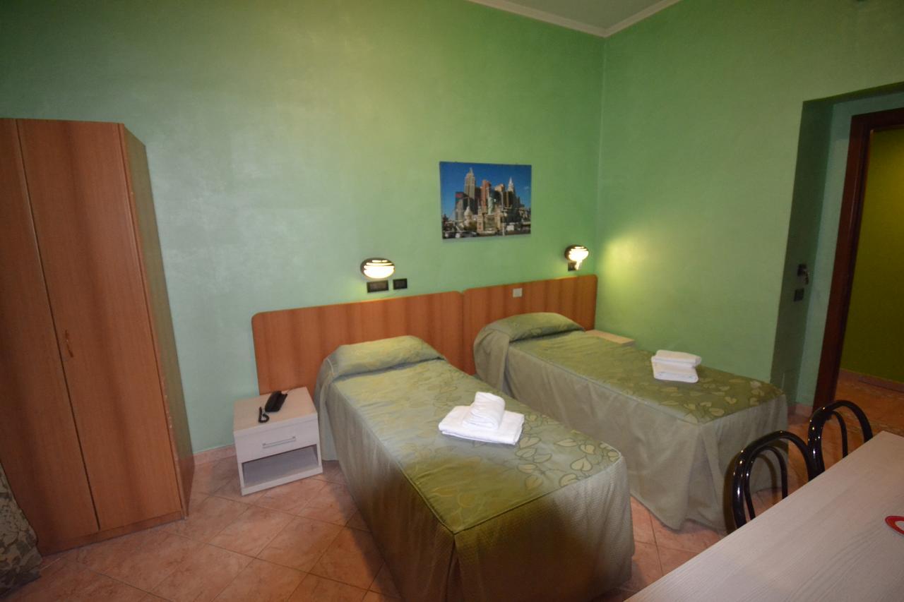Hotel Ferrarese Rome Exterior photo
