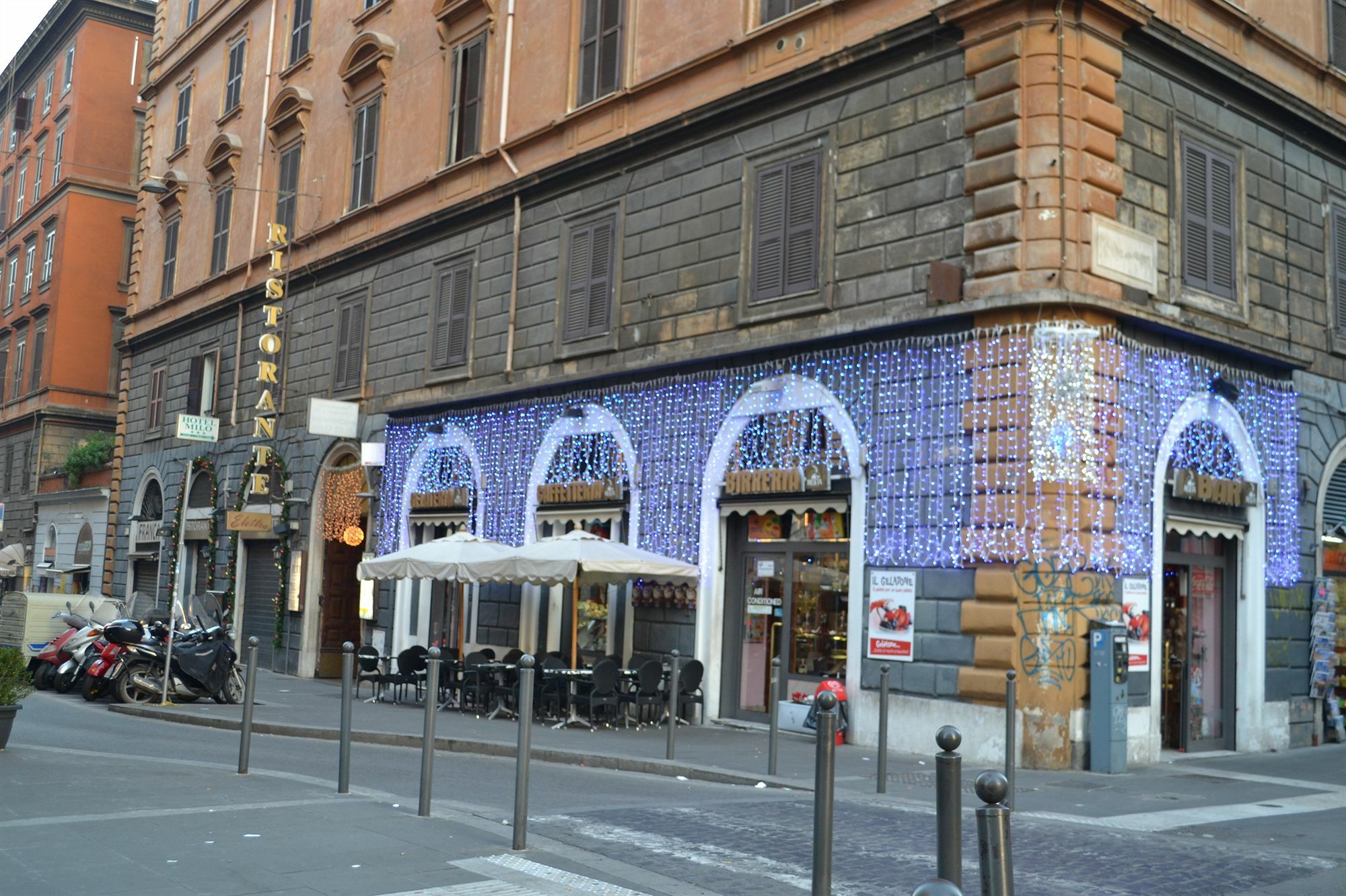 Hotel Ferrarese Rome Exterior photo