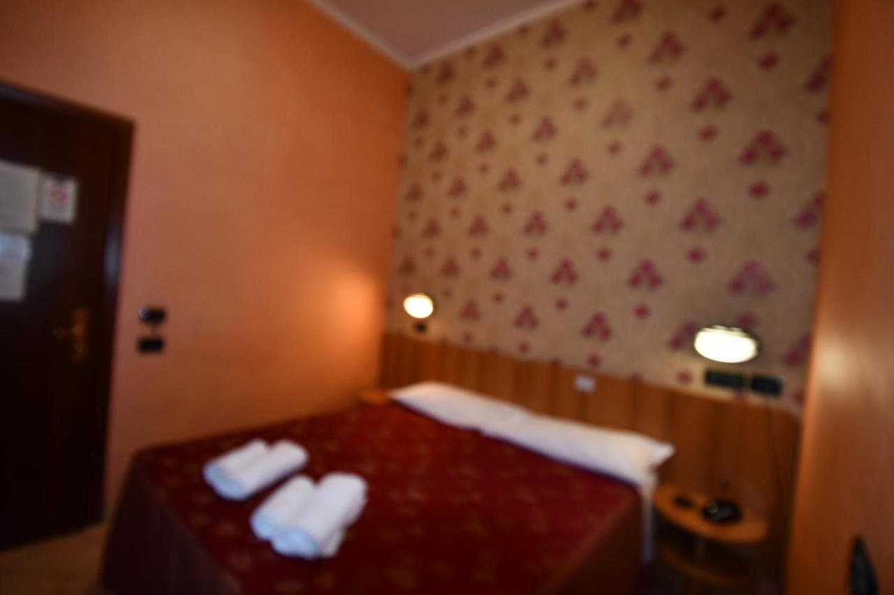 Hotel Ferrarese Rome Exterior photo