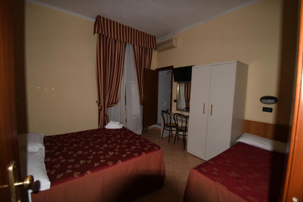 Hotel Ferrarese Rome Exterior photo