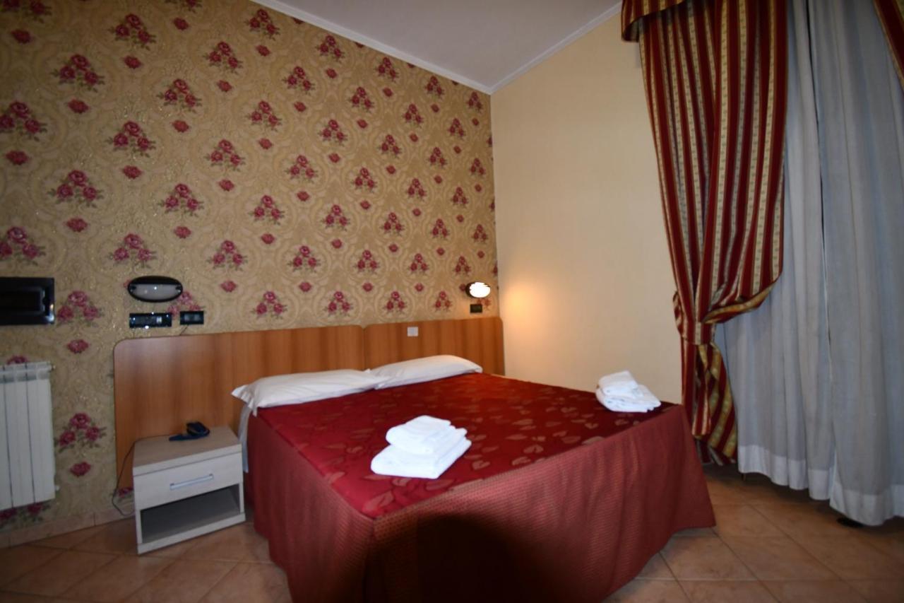 Hotel Ferrarese Rome Exterior photo